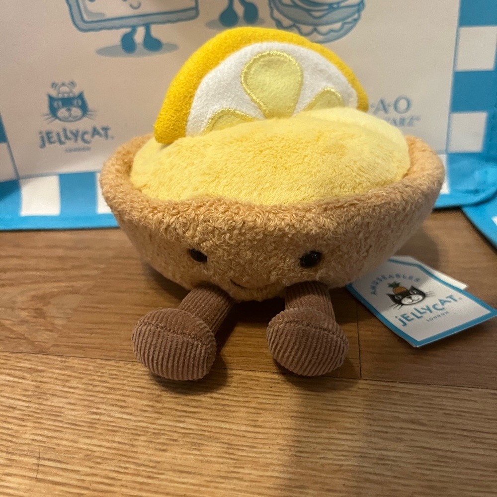 Adorable and 100% authentic Jellycat Amuseables Colette Tarte Au Citron, NWT